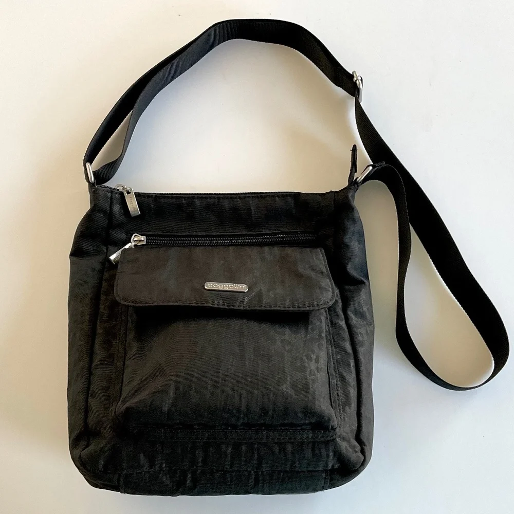 BAGGALLINI Crossbody Black w/Cheetah Pattern Lightweight